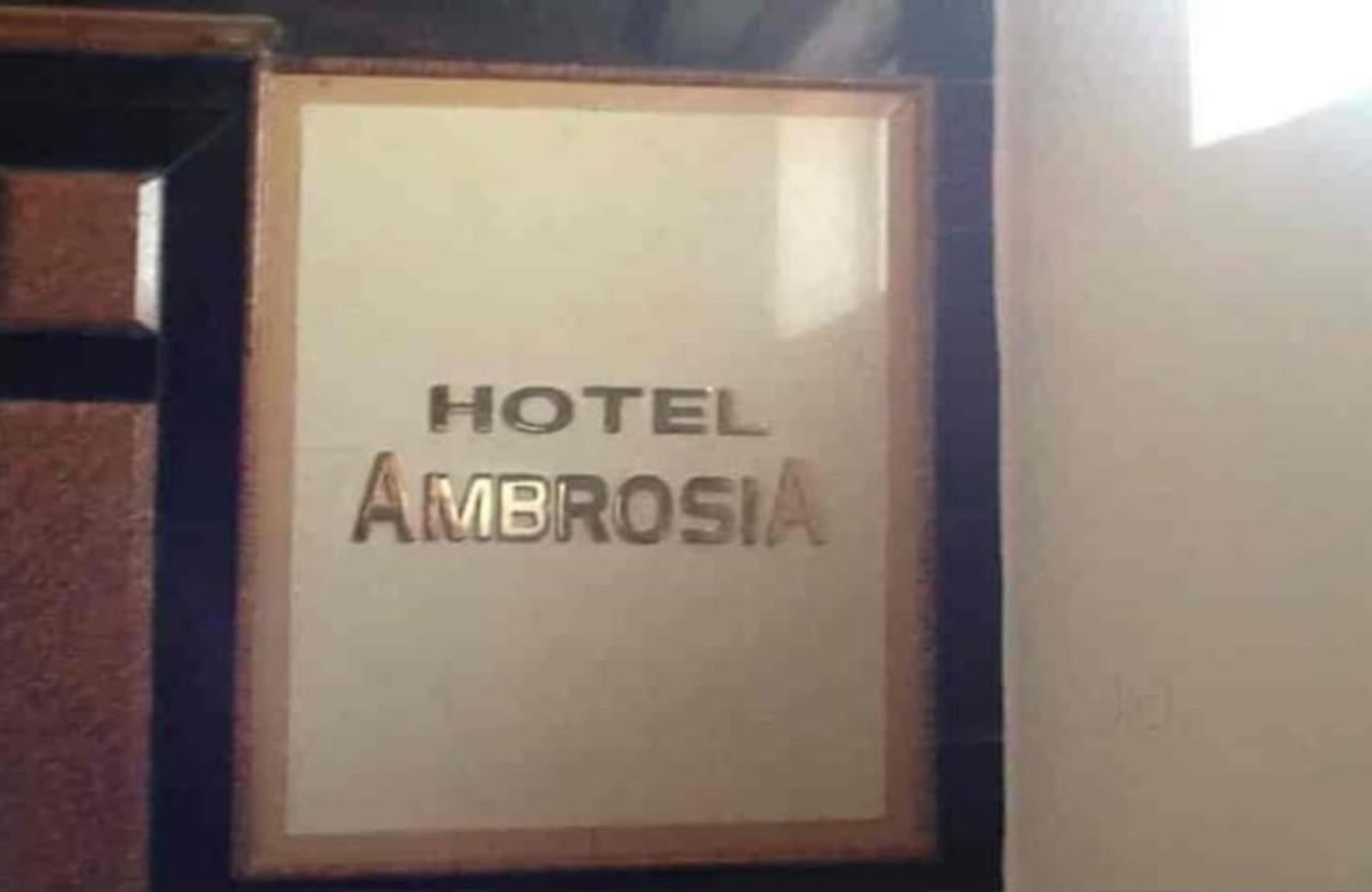 Hotel Ambrosia Kalyān Exterior foto